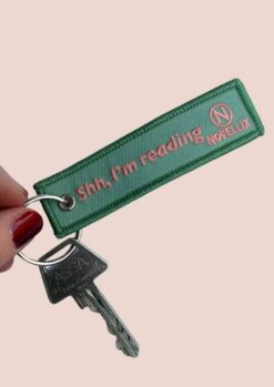 Nøglering: Shh, I'm reading – books, books, books